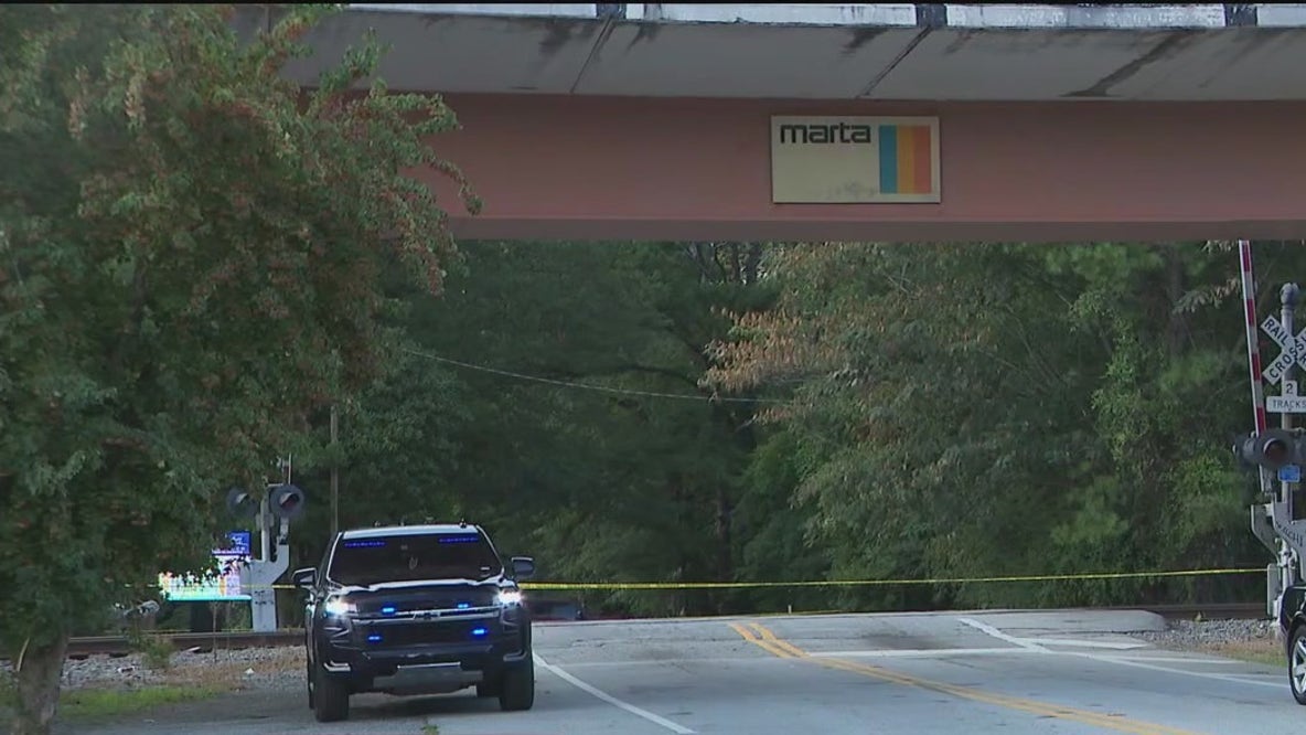 Man found shot at Atlanta gas station
